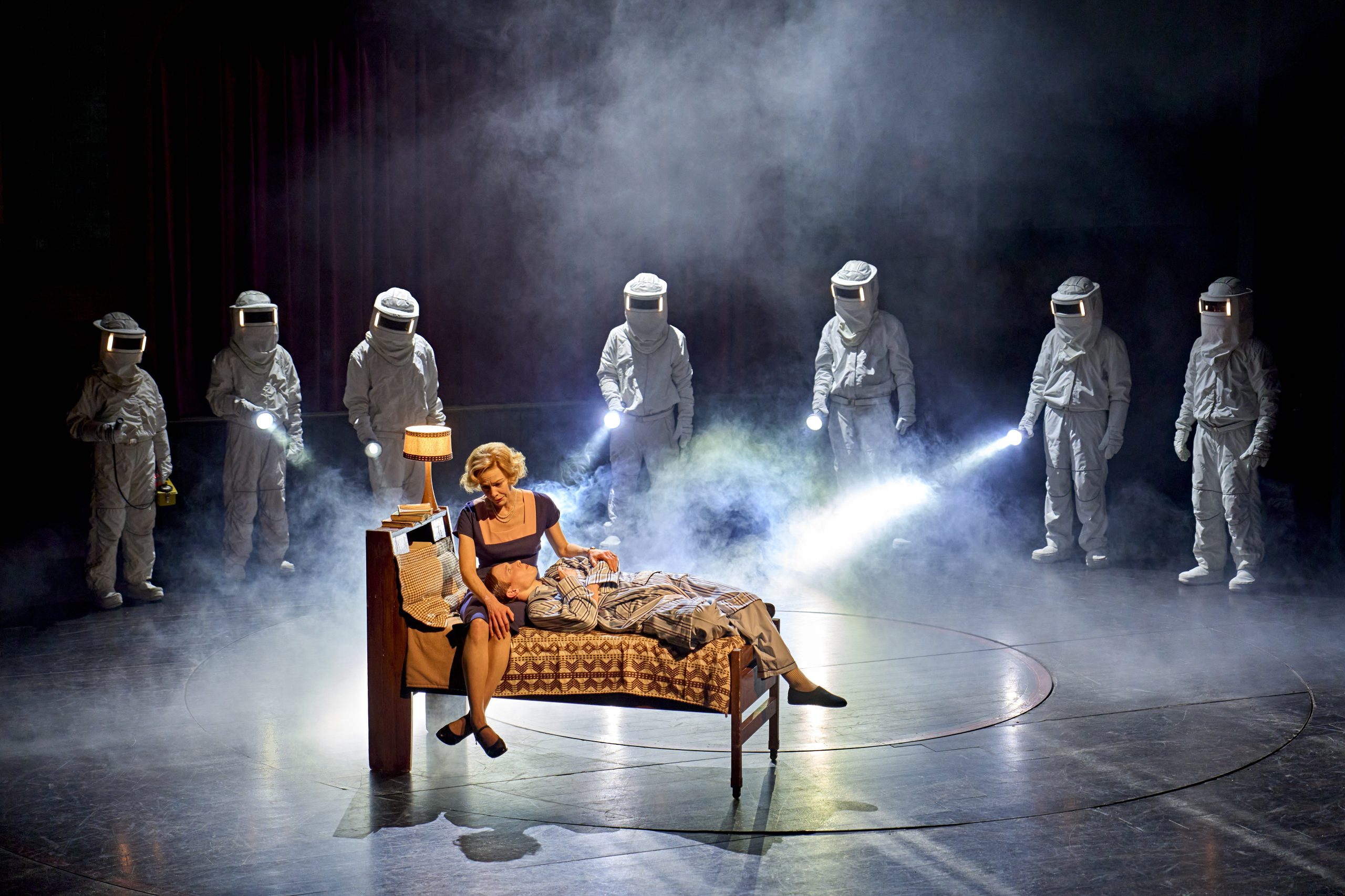 de son côté, la mère de henry, virginia, envoie henry au dr. martin brenner.