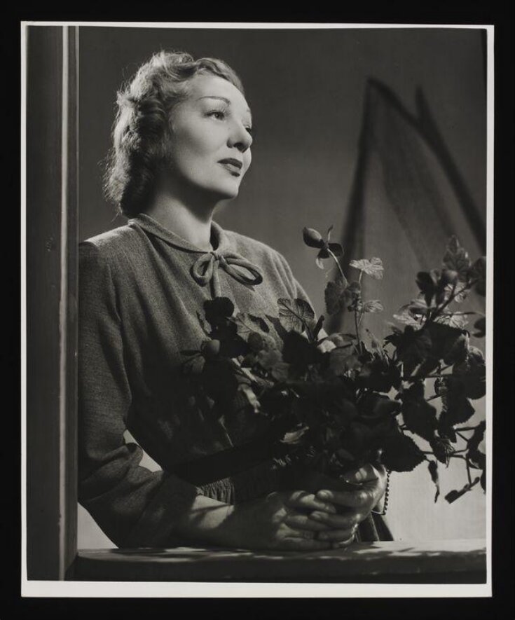 Gertrude Lawrence dans September Tide (1948)