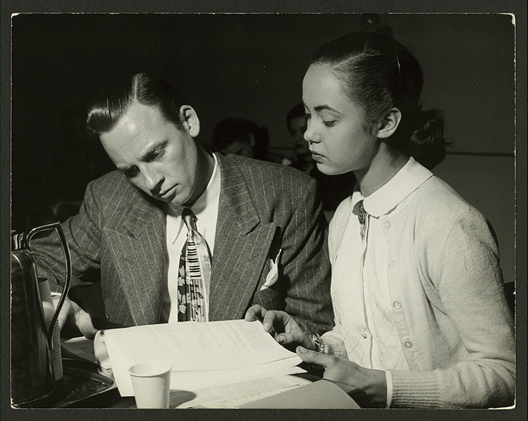 William Tabbert (Lt. Joseph Cable) et Betta St. John (Liat) lors des répétitions de «South Pacific» William Tabbert (Lt. Joseph Cable) et Betta St. John (Liat) lors des répétitions de «South Pacific»