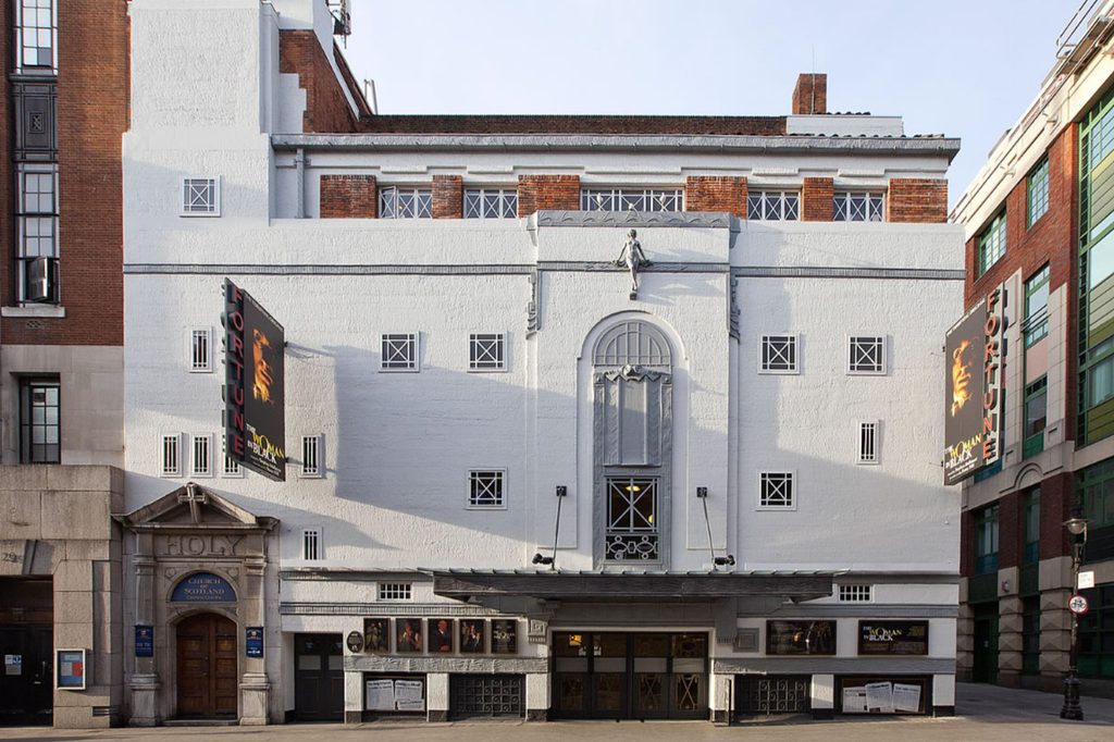 foster-wilson-architects_the_fortune_theatre_001