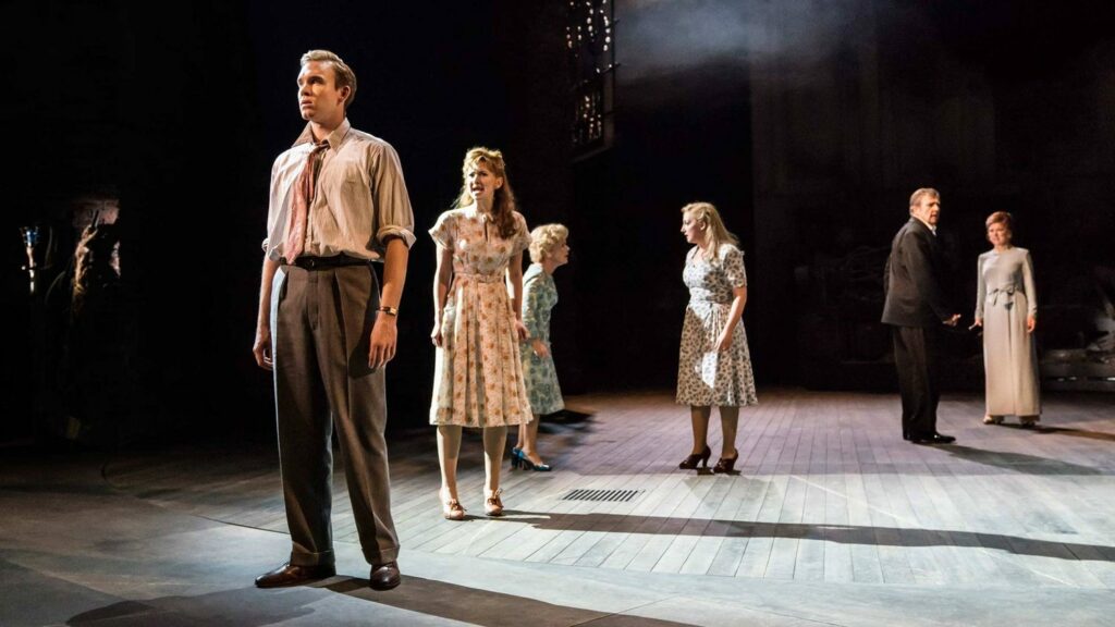 FOLLIES-Adam-Rhys-Charles-Zizi-Strallen-Imelda-Staunton-Alex-Young-Philip-Quast-Janie-Dee-National-Theatre-2017-Photo-Johan-Persson-scaled