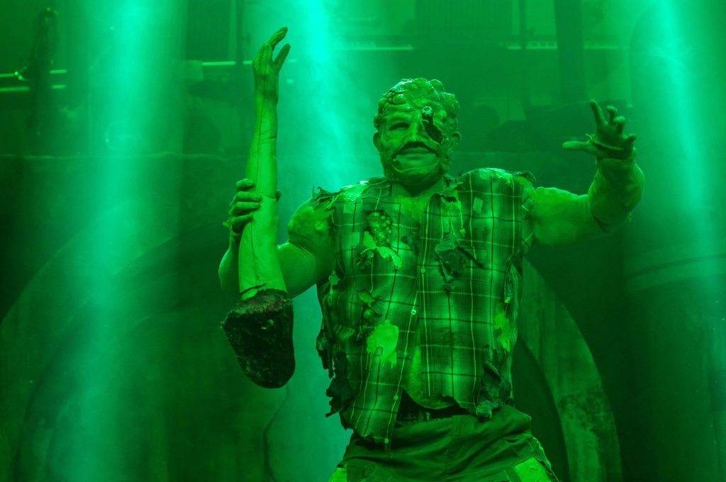 THE-TOXIC-AVENGER-THE-MUSICAL-2-Mark-Anderson-as-Toxie-Photo-Irina-Chira