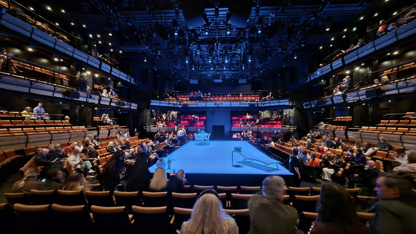 🎭 "The Lady from the Sea" (Bridge Theatre) 20251017 192040 (1)