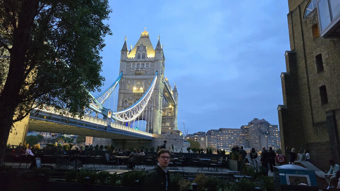 Traverser Londres 68f7965970422ac691cj