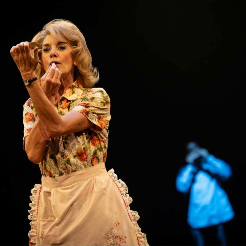 🎭 "Entertaining Mr Sloane" (Young Vic) 68ff99153ab41d197c0j