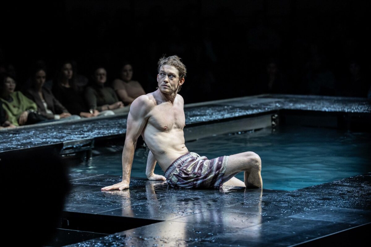 🎭 "The Lady from the Sea" (Bridge Theatre) lftsea2025jp 03357 joe alwyn scaled