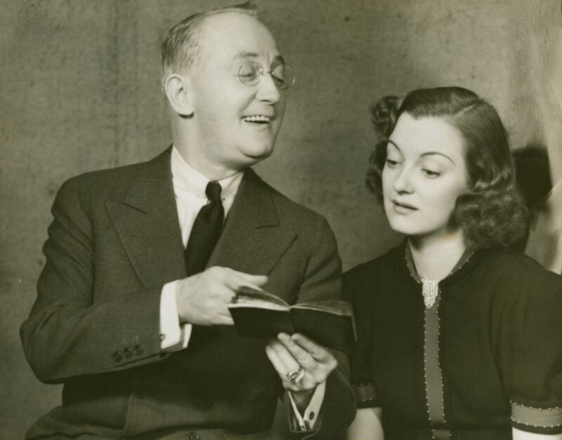 Président Roosevelt (George M. Cohan) et Peggy Jones (Joy Hodges)<br>dans «I'd rather be right» - Broadway (1937) Président Roosevelt (George M. Cohan) et Peggy Jones (Joy Hodges) dans «I'd rather be right» - Broadway (1937)