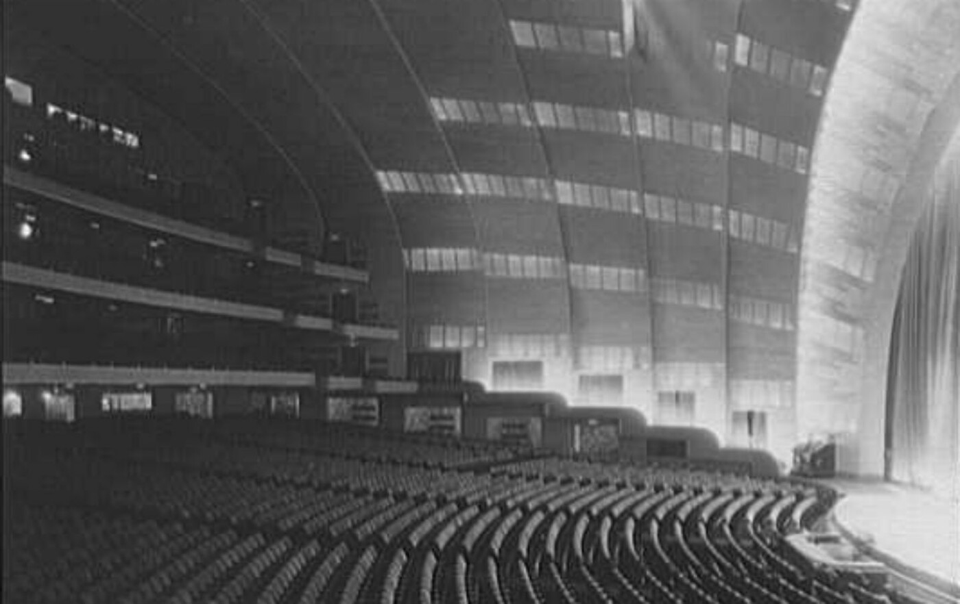 Vue du côté de la maison au Radio City Music Hall, en 1932 Vue du côté de la maison au Radio City Music Hall, en 1932