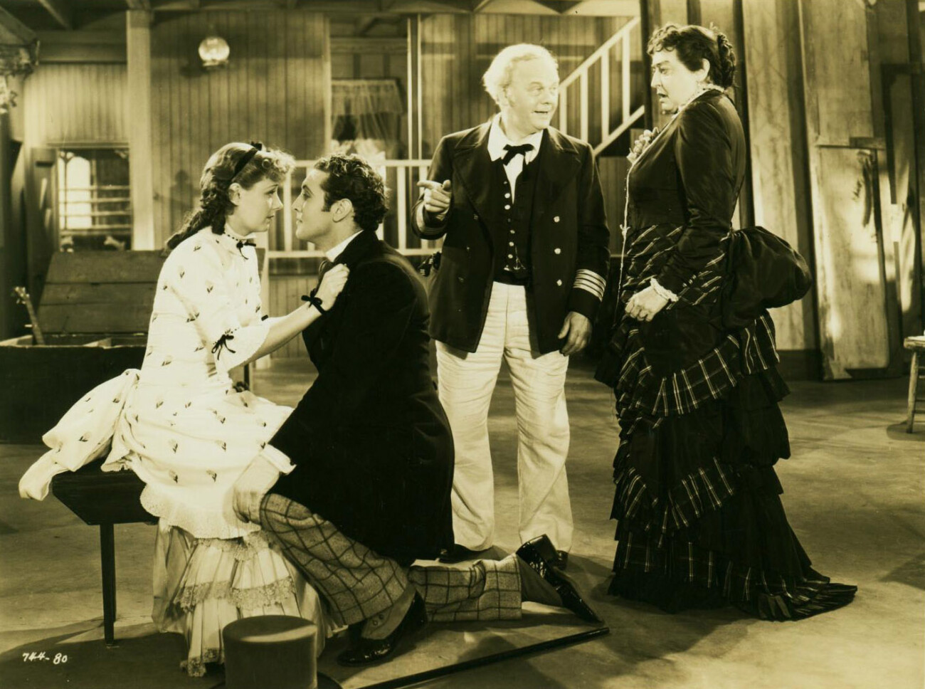 Irene Dunne (Magnolia), Allan Jones (Ravenal), Charles Winninger (Cap'n Andy) et Helen Westley (Parthy) Irene Dunne (Magnolia), Allan Jones (Ravenal), Charles Winninger (Cap'n Andy) et Helen Westley (Parthy)